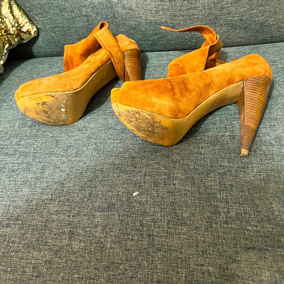 Brown Platform - Picture 3 of 3